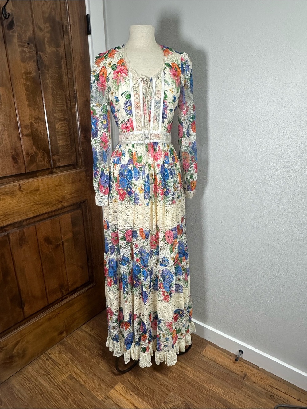 Gucci Cream Floral Lace-Trim Maxi Dress with Multicolor Blooms